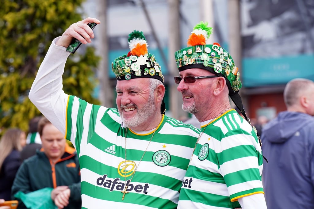 Fans von Celtic Glasgow in Feierstimmung.