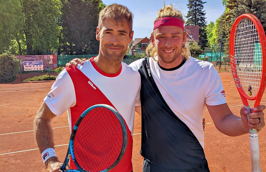 Michal Franek und Andre Timme vom TC Wernigerode hatten nach dem ersten Saisonspiel gute Laune, Sie und das Team gewannen 8:1 und haben damit deutlich gemacht, dass sie zurück in die 1. Bundesliga wollen.