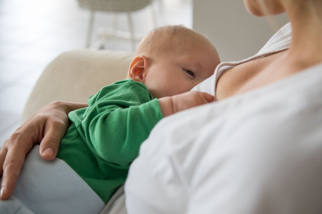 Auch wenn in Muttermilch viel Wertvolles steckt: Bei Vitamin K muss nachgeholfen werden.