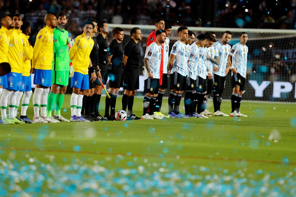 Brasiliens (l) und Argentiniens Nationalteams haben ein geplantes Testspiel abgesagt.