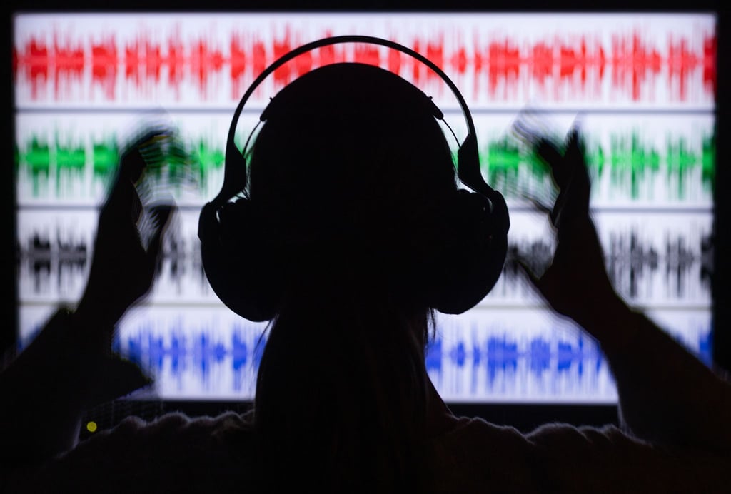 Bestimmte digital erzeugte Töne, sogenannte binaurale Beats, versprechen die Stimmung zu verbessern. Die Wirkung ist jedoch umstritten.
