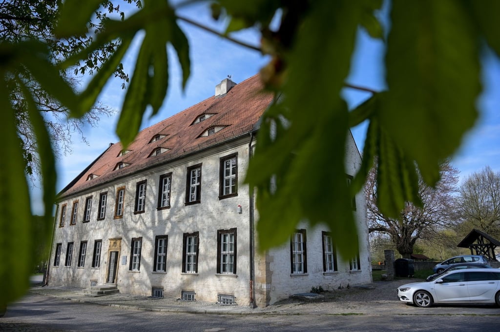 Außenansicht des denkmalgeschützen des Schlosses Oberwiederstedt, dem Geburtsort des frühromantischen Dichters Georg Philipp Friedrich von Hardenberg, der unter dem Pseudonym Novalis in die Literaturgeschichte einging,