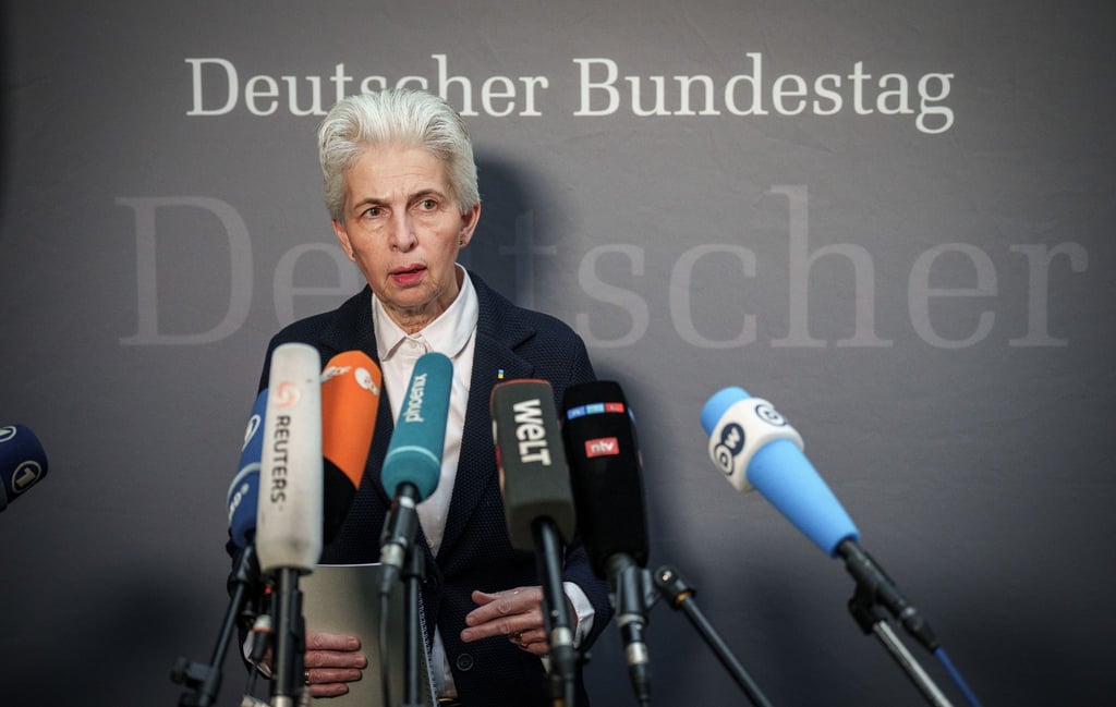 Ausschussvorsitzende Marie-Agnes Strack-Zimmermann (FDP vor einer Sondersitzung des Verteidigungsausschusses im Bundestag.