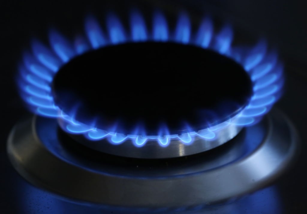 Laut Vetretern der Energiewirtschaft müssen sich Verbraucher künftig auf noch höhere Energiepreise einstellen. Denn viele Energieversorger werden die gestiegenen Beschaffungskosten erst mit Verzögerung an ihre Kunden weitergeben.