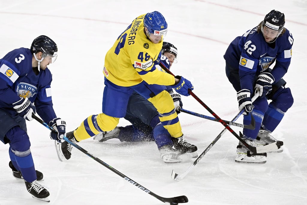 Schweden besiegte bei der Eishockey-WM Finnland mit 3:2.