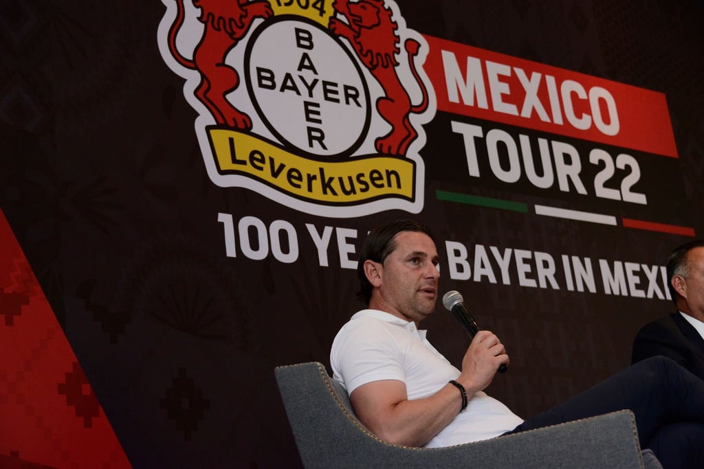 Trainer Gerardo Seoane von Bayer Leverkusen bei einer Pressekonferenz im Rahmen der Mexiko-Tour.