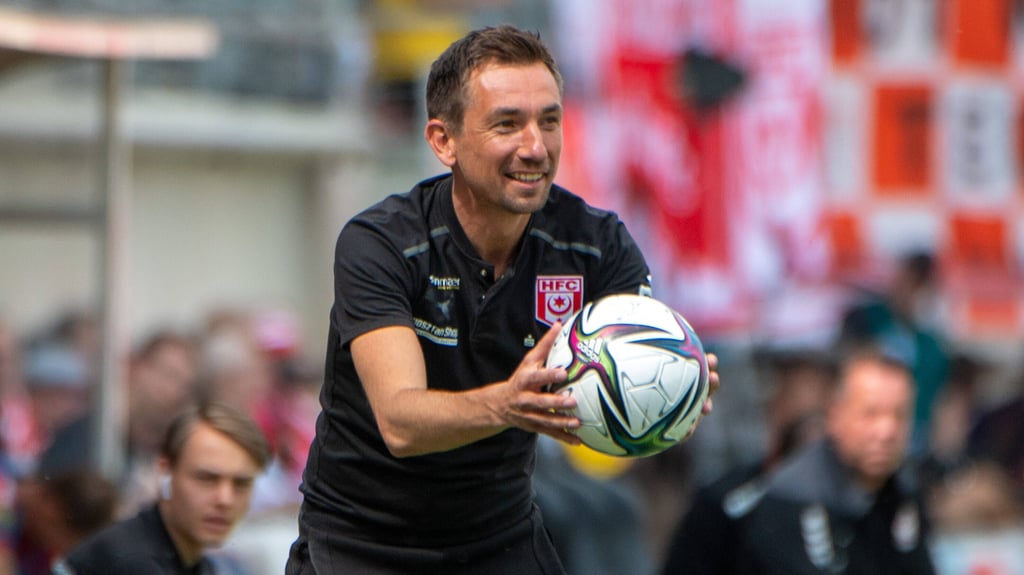 HFC-Trainer André Meyer erlebte intensive fünf Monate im Amt und schaffte den Klassenerhalt.
