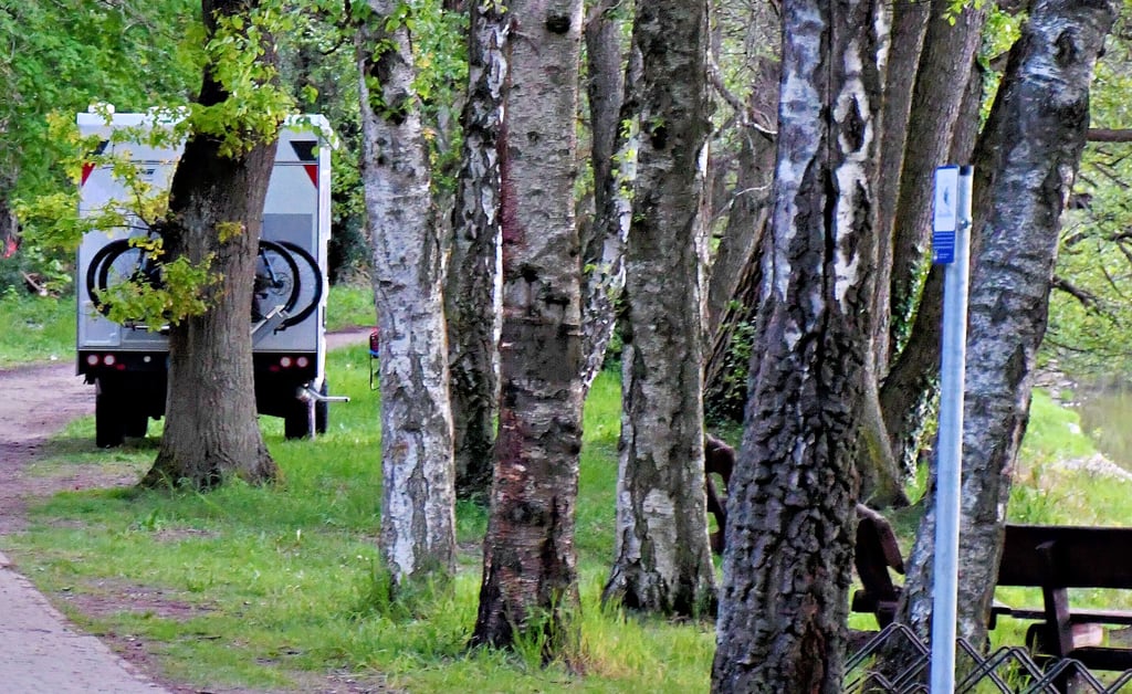 Ein Wohnmobil am See, nahe der Wanderrast. Dies soll künftig nicht mehr möglich sein.