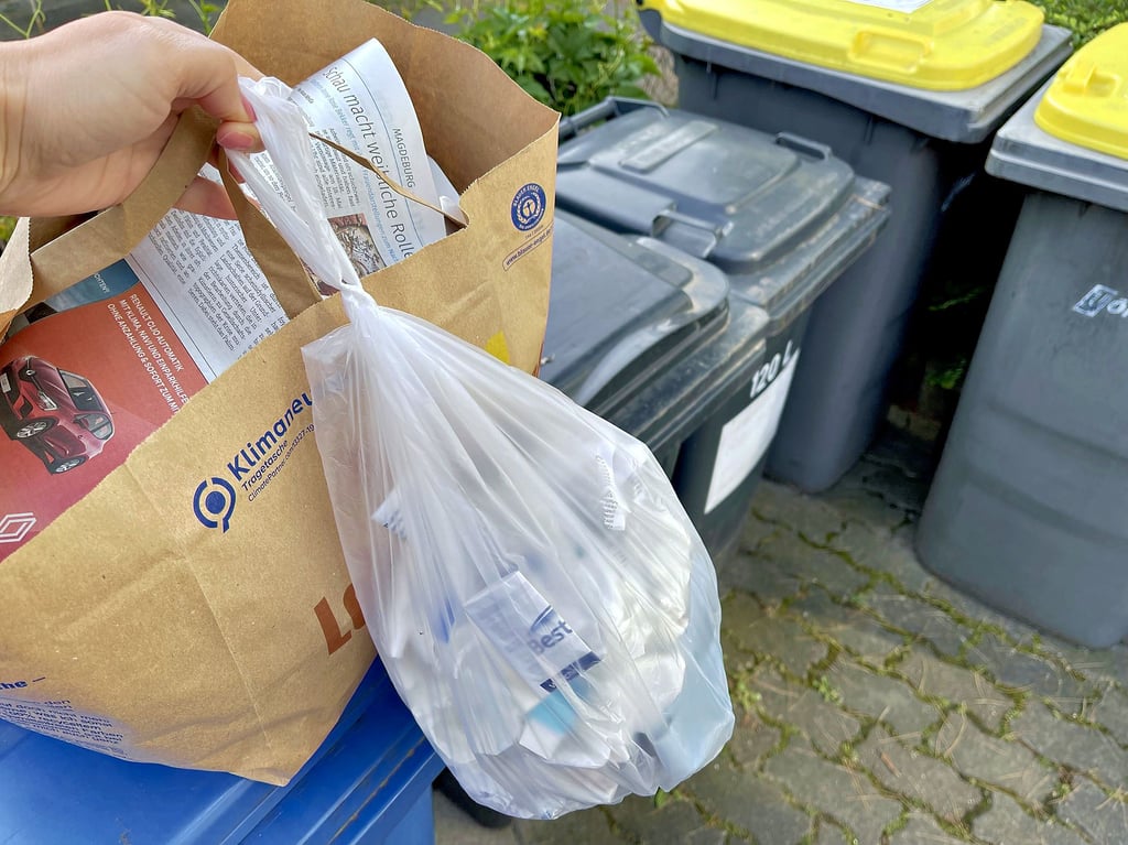 Wohin nur mit dem ganzen Abfall? Was in der Theorie so einfach ist, erweist sich in der Praxis oftmals als problematisch. Zu viel landet im Restmüll, den es eigentlich zu reduzieren gilt.