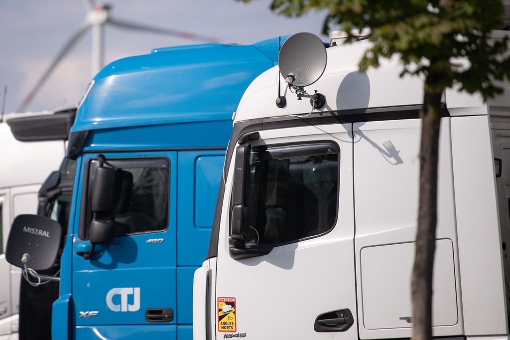 Auch im Güterverkehr herrscht ein Fachkräftemangel. Laut Bundesverband Güterkraftverkehr Logistik und Entsorgung fehlen in Deutschland 60.000 bis 80.000 Lkw-Fahrer.