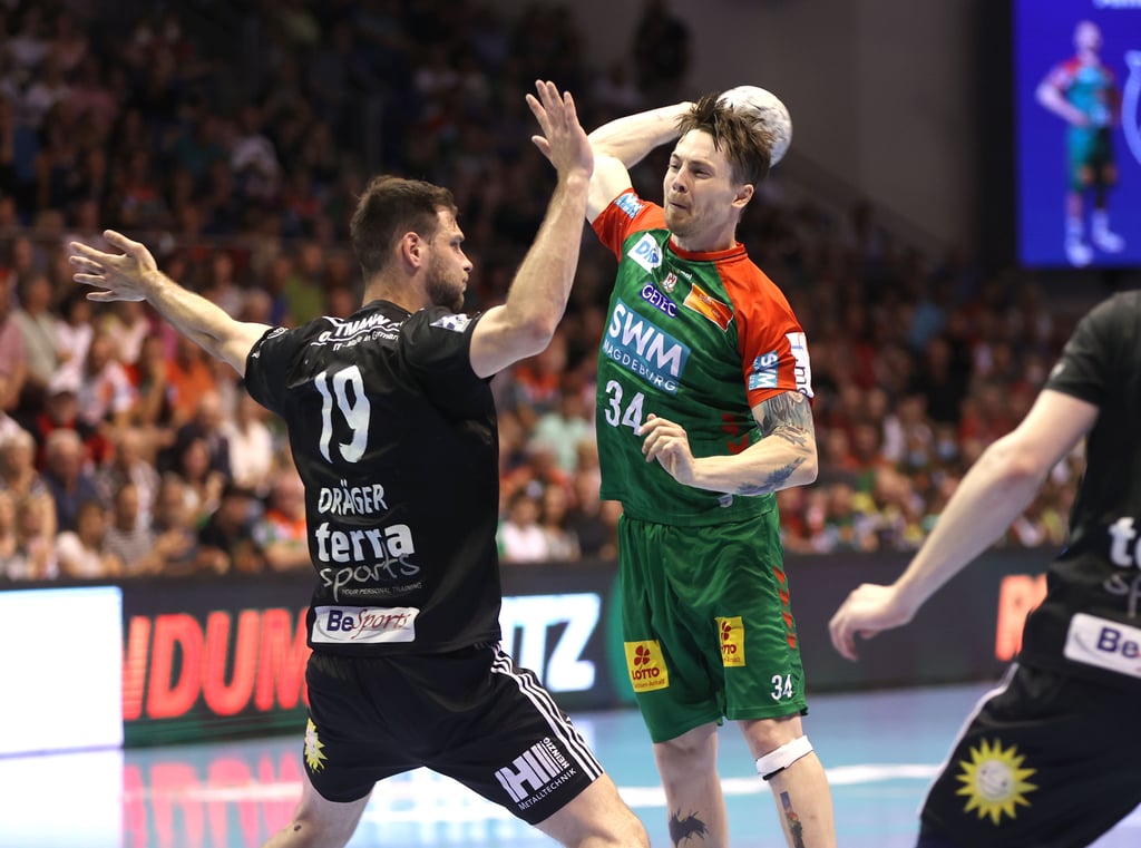 SCM-Spieler Michael Damgaard (rechts) und Lübbeckes Yannick Dräger gerieten Ende der ersten Halbzeit aneinander. Als Folge sahen beide die Rote Karte.