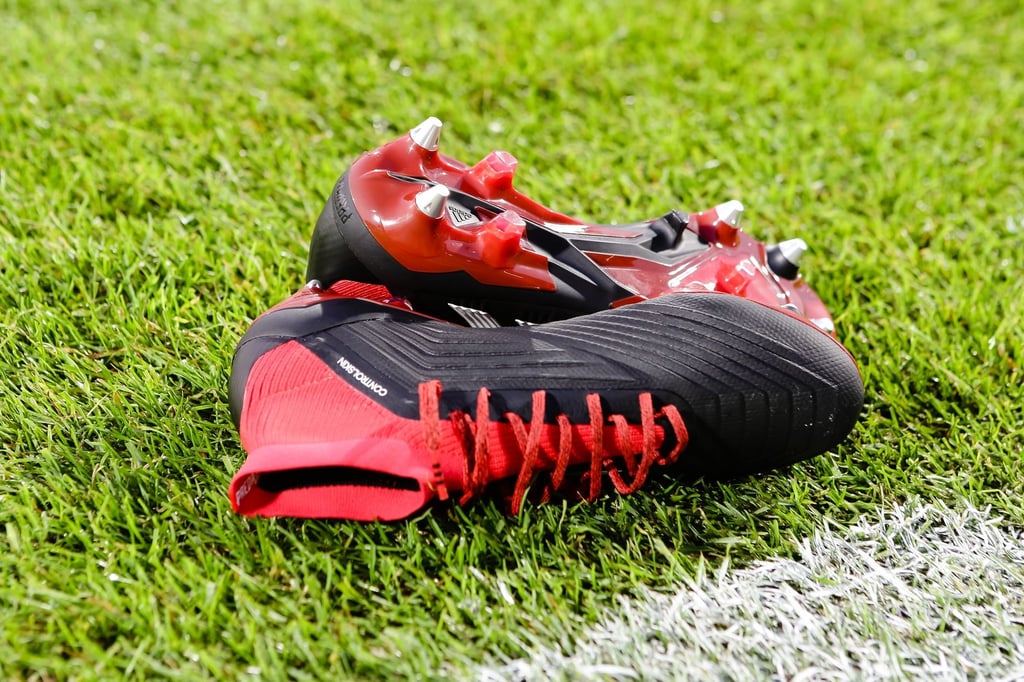 Neue Fußballschuhe dürfen ein, zwei Trainingseinheiten lang ruhig etwas drücken. Denn sie weiten sich mit der Zeit. Solch prächtigen Stollenschuhe brauchen Einsteiger aber erstmal nicht.