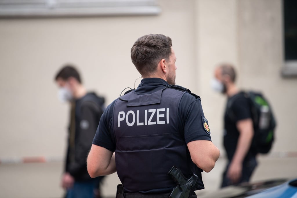 Amok in Bremerhaven? Für den 21-jährigen Schützen gibt es nun einen Haftbefehl.