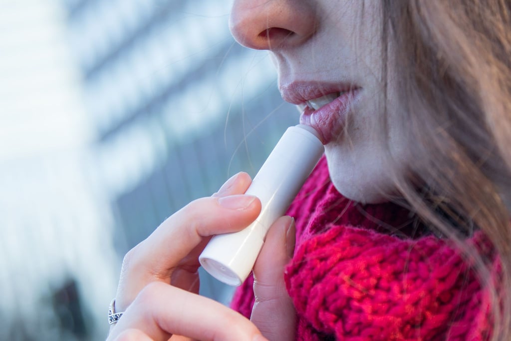 Lippenpflegestifte sollen die empfindliche Haut der Lippen vor dem Austrocknen schützen.