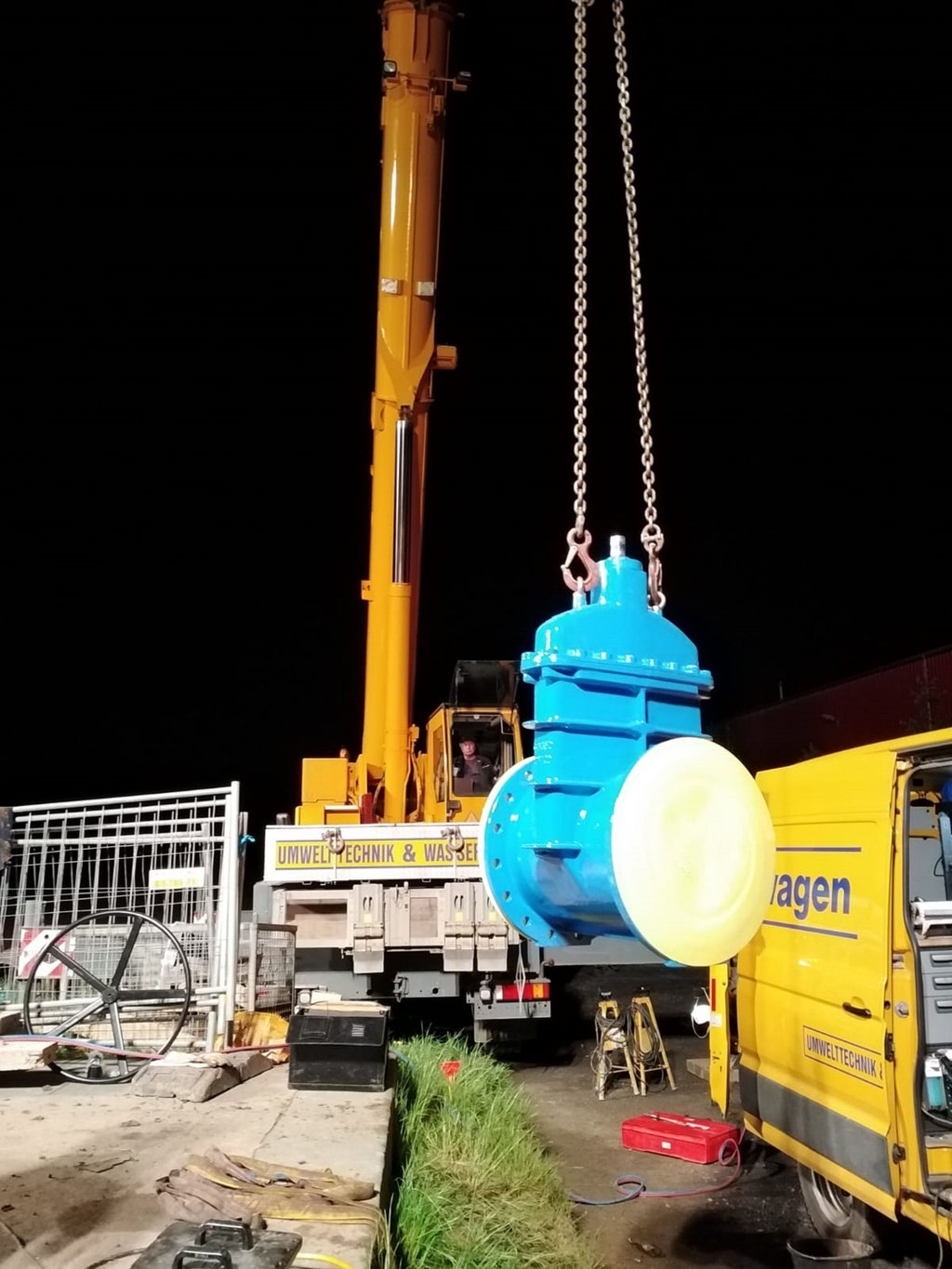 Die Midewa und die Stadtwerke Hettstedt GmbH haben in der Nacht vom 17. auf den 18. Mai ein Schieberkreuz eingesetzt, um die Trinkwasserversorgung in Hettstedt zu sichern.