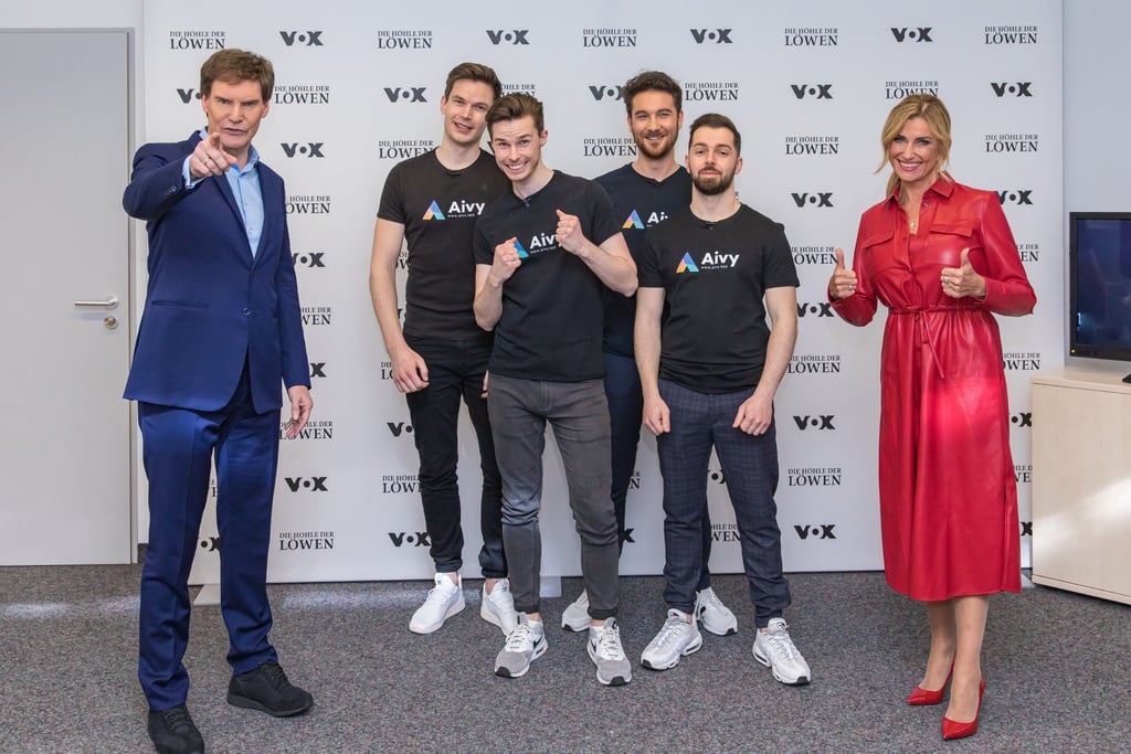 Der Deal mit den Investoren Carsten Maschmeyer (l.) und Dagmar Wöhrl (r.) ist im Nachhinein geplatzt. Florian Dyballa (3.v.r.) aus Greppin macht mit seiner App dennoch weiter.