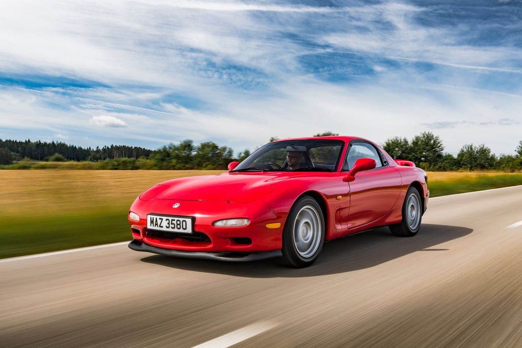 Schlafaugen und Wankelmotor: 1991 debütiere der Mazda RX-7 FD3S. Ab 1992 gab es ihn auch in Deutschland zu kaufen.