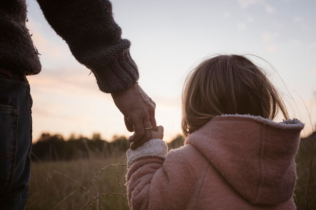 Wer eine Vaterschaft anfechten will, muss vor Gericht ziehen. Aber auch eine Vaterschaft anzuerkennen, ist nicht immer einfach. Generell muss bei einer Vaterschafts-Anerkennung die Mutter zustimmen.