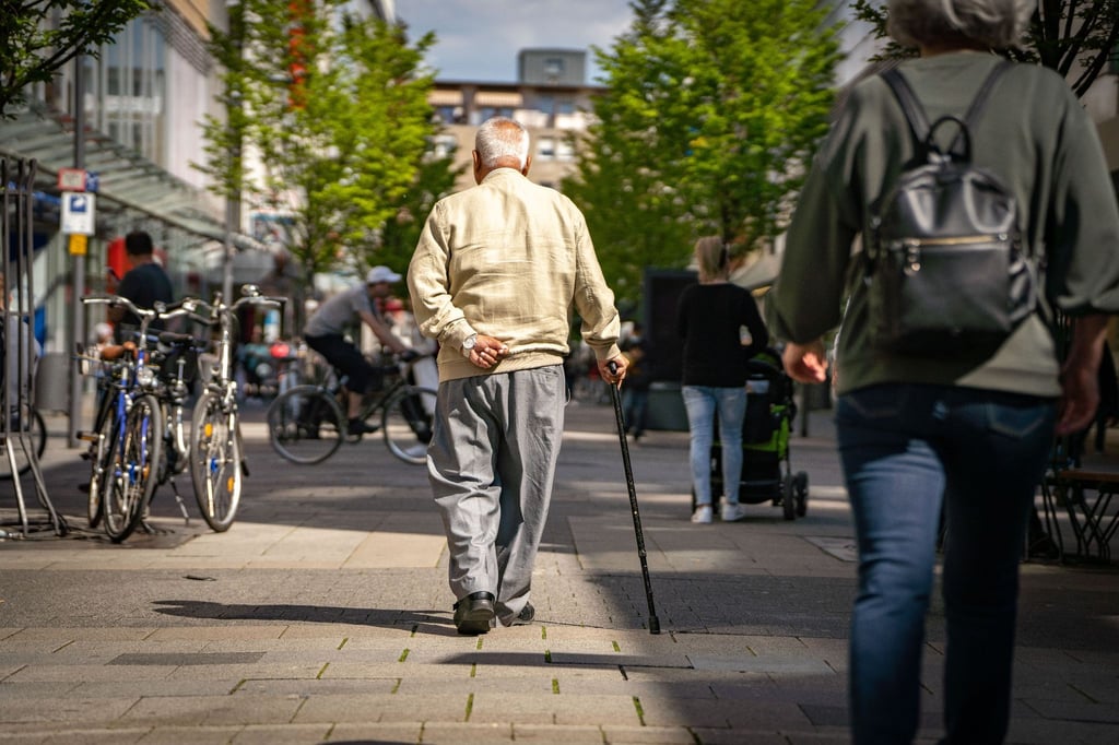 Arbeitszeiten im Ausland können für den späteren Rentenanspruch relevant sein - jedes Land zahlt dann die Leistung aus den dort zurückgelegten Zeiten.