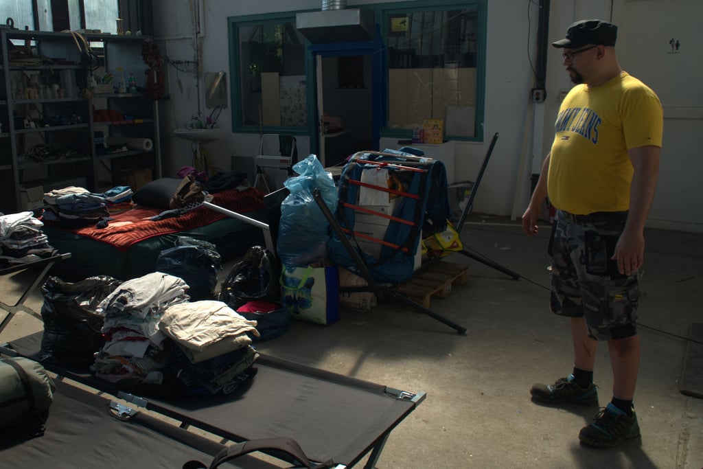 Derzeit wohnt die Familie in einer Genthiner Lagerhalle. Einrichten konnten sie sich mit Spenden aus der Bevölkerung.