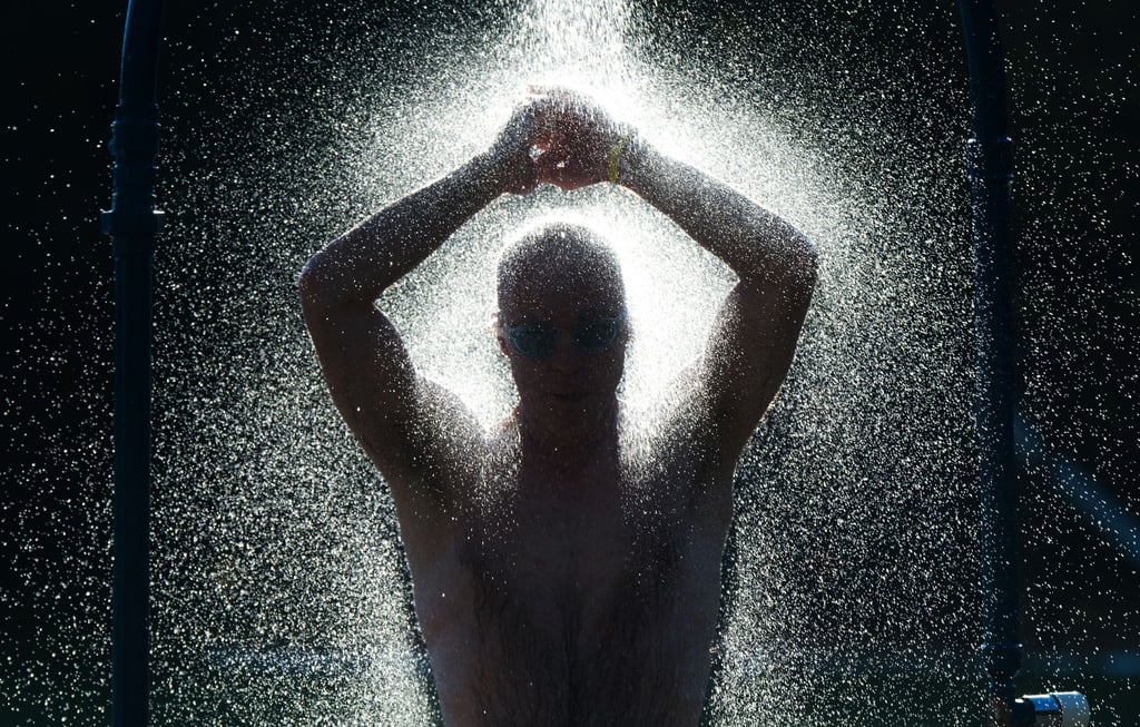 Es hilft der Haut, wenn man sich nach jeder Runde Schwimmen im Bad duscht.