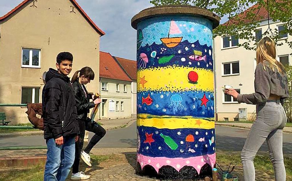 Die Schüler der Sekundarschule V aus Oschersleben haben der Stadt Hadmersleben ein kunterbuntes Abschiedsgeschenk hinterlassen.