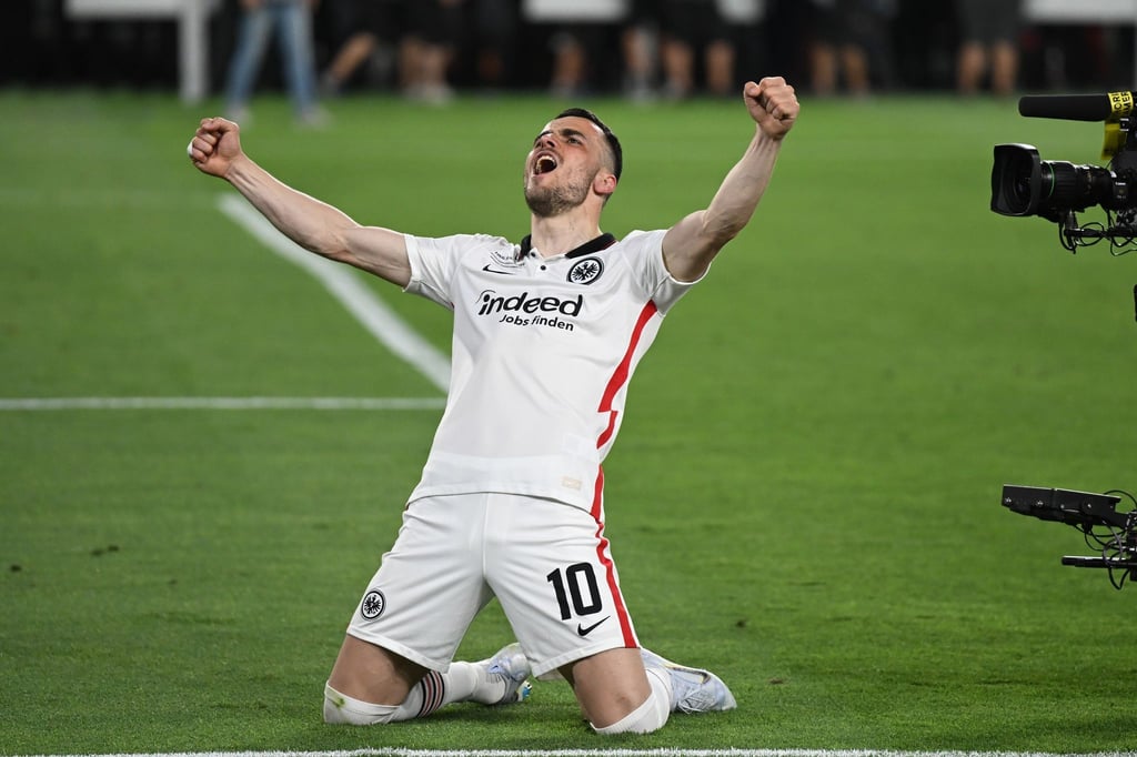 Frankfurts Filip Kostic jubelt nach dem Europa-League-Sieg.
