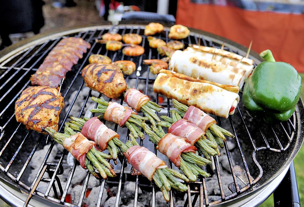Ob Spareribs, Gemüse, gefüllte Hühnerbrust oder Garnelen, das Grillen ist sehr vielfältig. Einer Umfrage zufolge sollen drei Viertel der deutschen Haushalte regelmäßig grillen.
