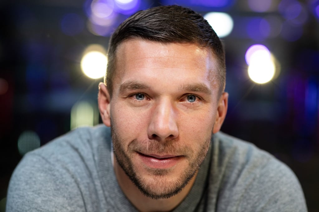 Der ehemalige deutsche Nationalspieler Lukas Podolski hat seinen Vertrag bei Gornik Zabrze um ein Jahr verlängert.