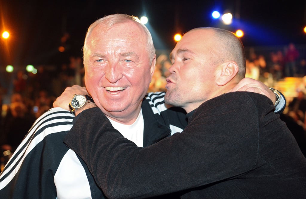 Boxtrainer Ulli Wegner (l) und sein ehemaliger Schützling Sven Ottke bei einem Event in Offenburg.