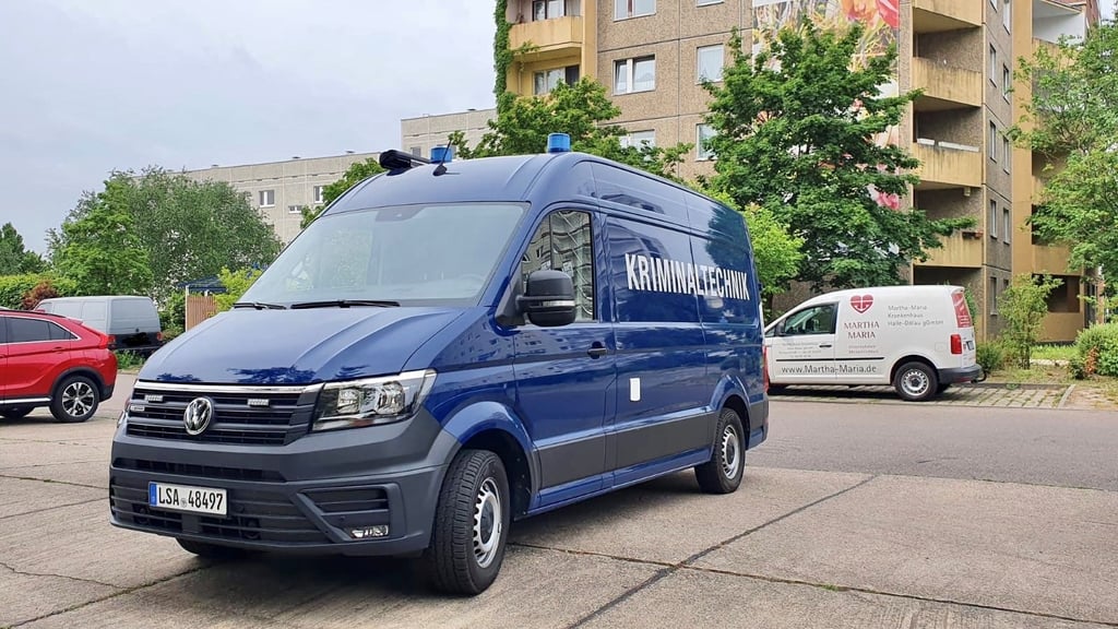 Die Polizei war mit der Kriminaltechnik vor Ort. Die Hintergründe zur Todesursache sind noch unklar.
