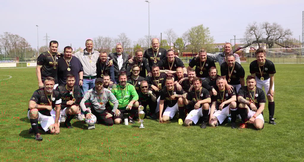 Sie durften bereits jubeln: die Altherren des VfB Ottersleben.
