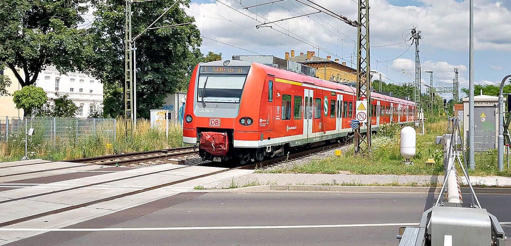 Der Bahnhof Wolmirstedt ist Bestandteil des Projektes „Ostkorridor“. Bis 2030 rechnet die Deutsche Bahn mit mindestens 180 Güterzügen auf der Ausbaustrecke zwischen Halle/Saale und Uelzen.