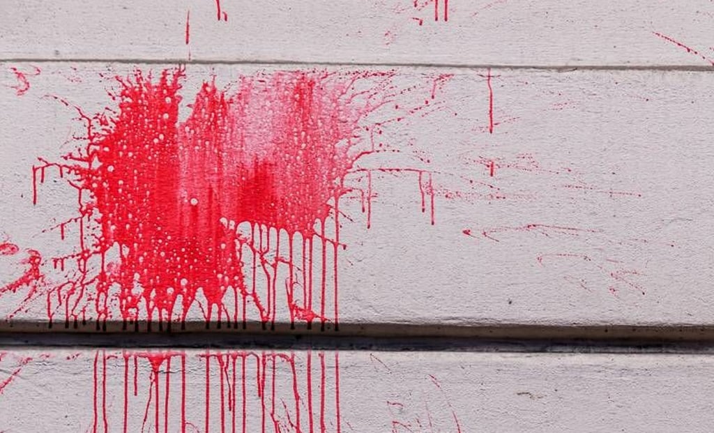 Rote Farbspritzer (Symbolbild)