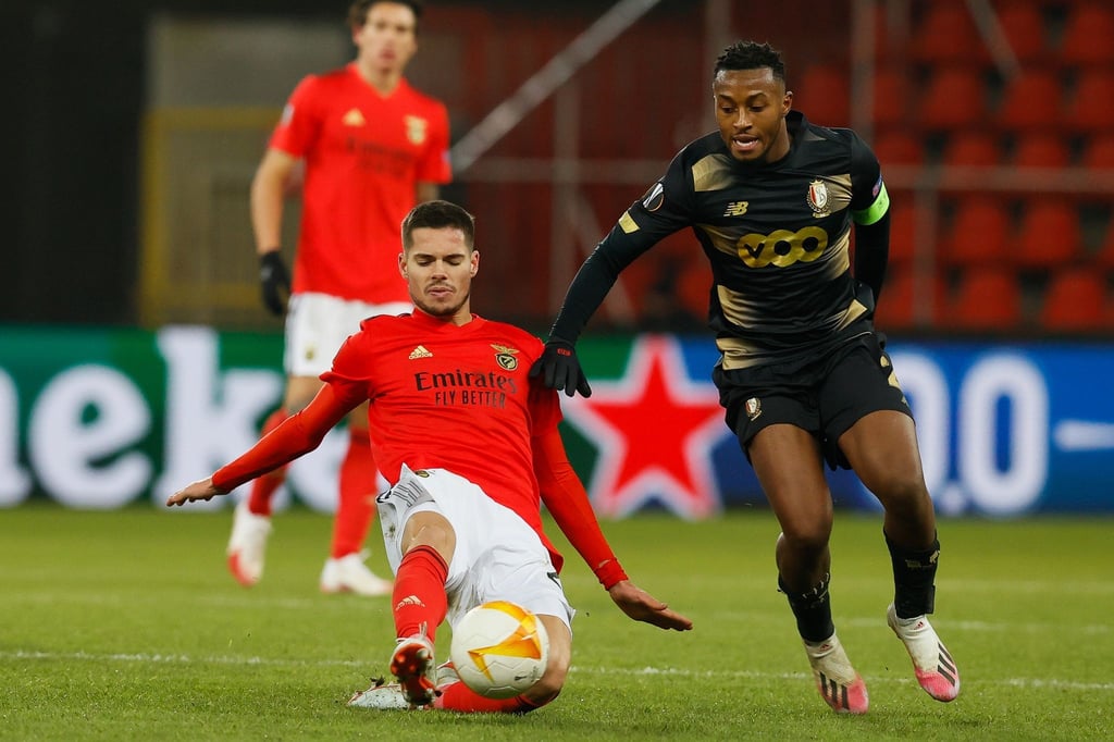 Julian Weigl (l) spielt seit Januar 2020 für Benfica.