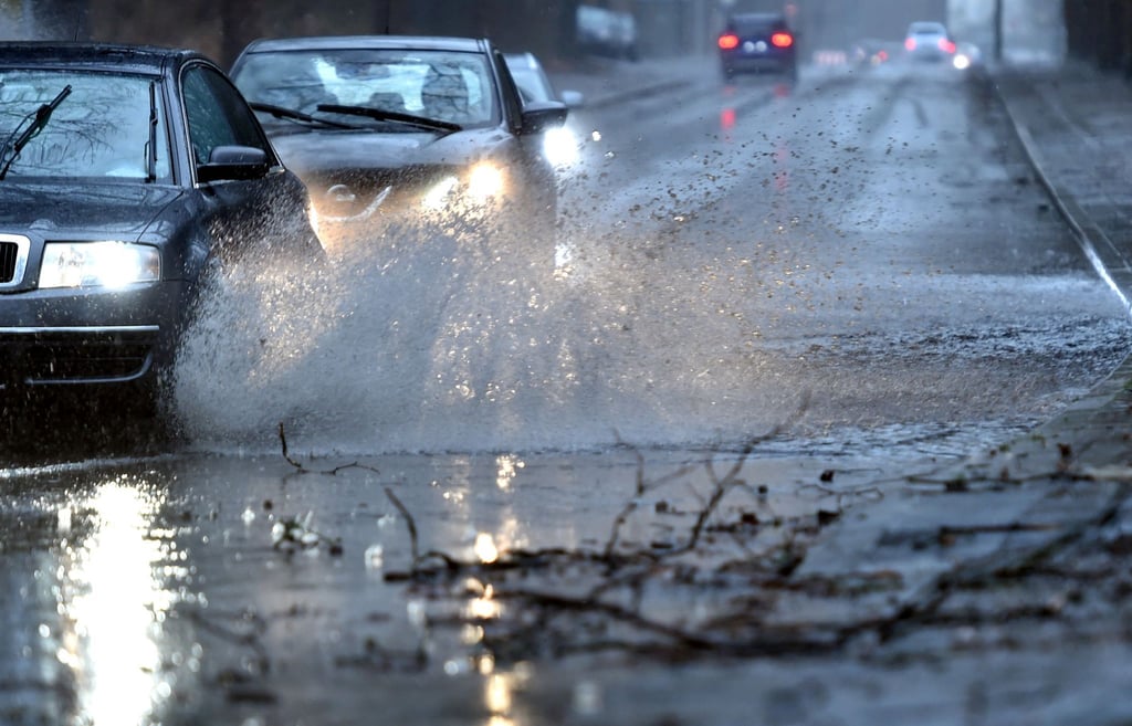 Sturm und Starkregen: Bei so extremen Wetterlagen fährt man möglichst gar nicht erst los.