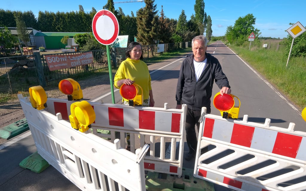 Elvira Schepers und Ingo Schauer sind frustriert. Durch die Sperrung der Landesstraße bei Tornau bleiben viele Kunden weg.