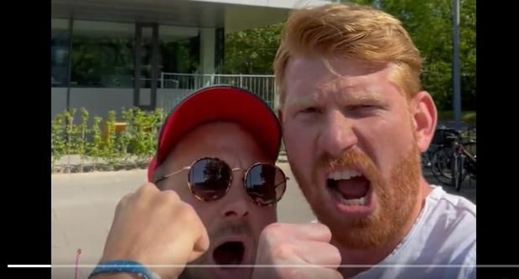 Christian Müller (l.) und Fabian Franke geben alles, um RB anzufeuern.