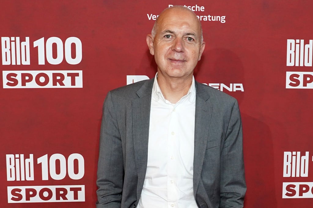 DFB-Chef Bernd Neuendorf freut sich über den Europa-League-Sieg der Frankfurter.