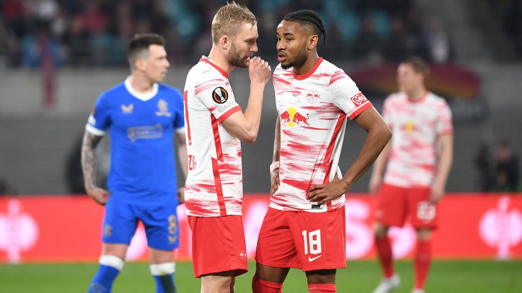 Konrad Laimer und Christopher Nkunku im Spiel gegen Glasgow.