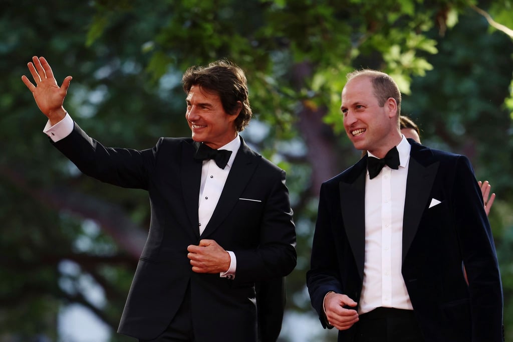 Tom Cruise (l) und Prinz William bei der zur Premiere des Films „Top Gun: Maverick“.