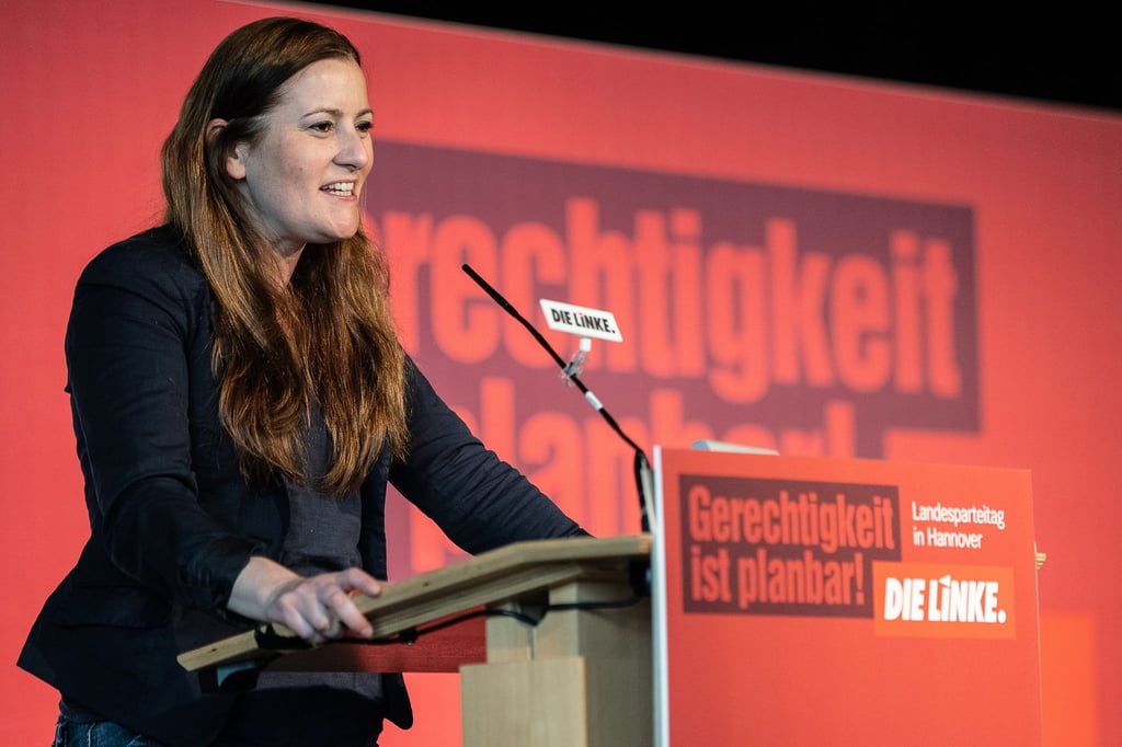 Die Bundesvorsitzende Janine Wissler spricht auf dem niedersächsischen Landesparteitag der Partei "Die Linke".