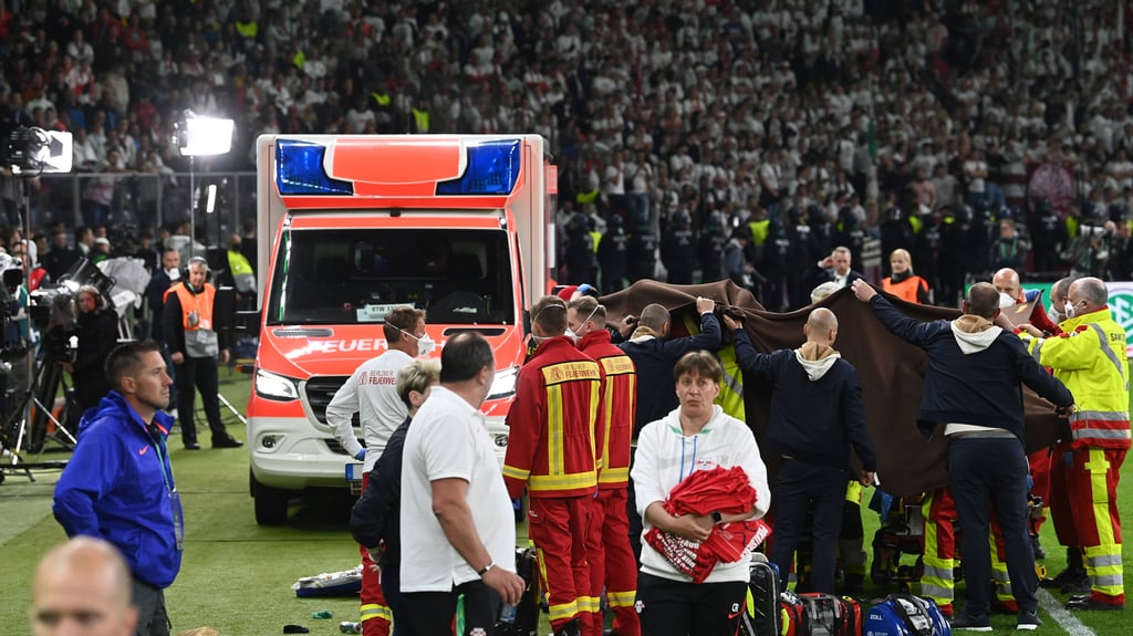 Rettungswagen beim Pokalfinale im Einsatz