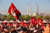 Tausdene Demonstranten füllen das Maltepe-Kundgebungsgelände in Istanbul.