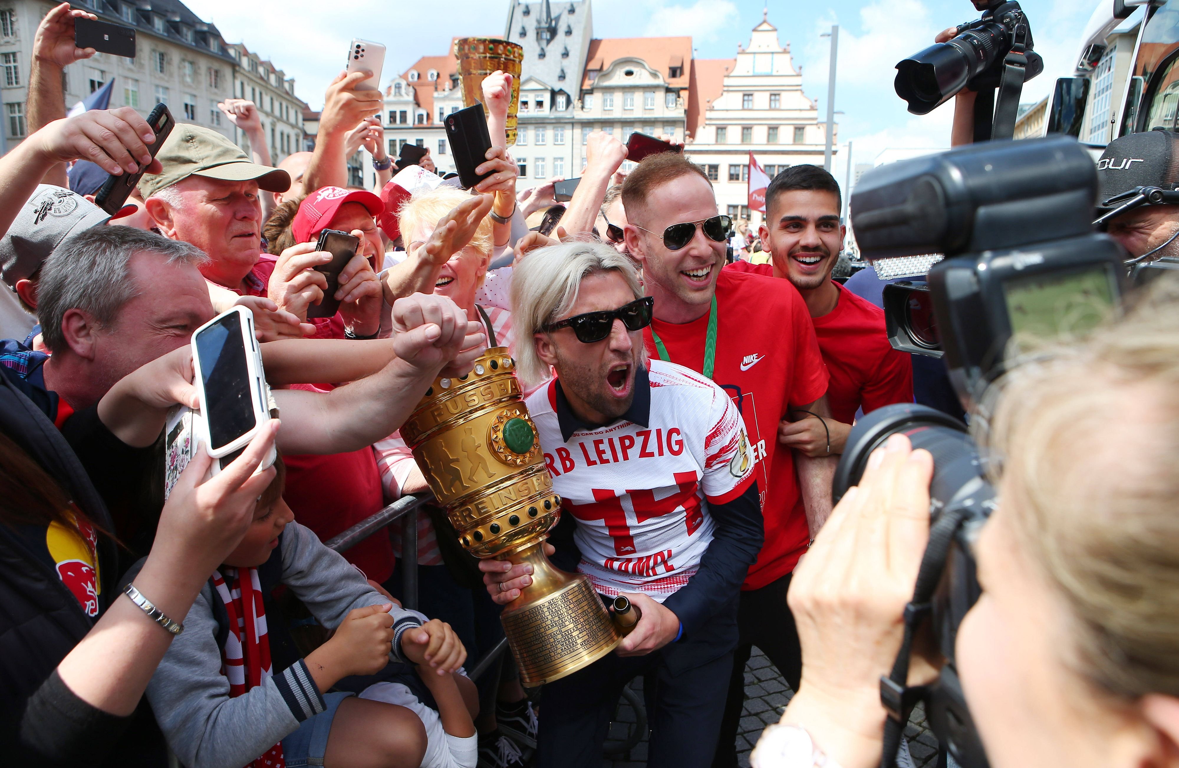 RB Leipzig Gewinnt Erstmals DFB-Pokal: Frenetischer Empfang In Leipzig ...