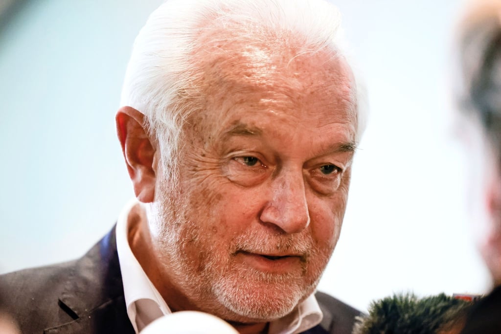 Wolfgang Kubicki, stellvertretender FDP-Bundesvorsitzender, weist Forderungen an Alt-Kanzler Schröder zurück, weitre Jobs bei russischen Unternehmen aufzugeben.