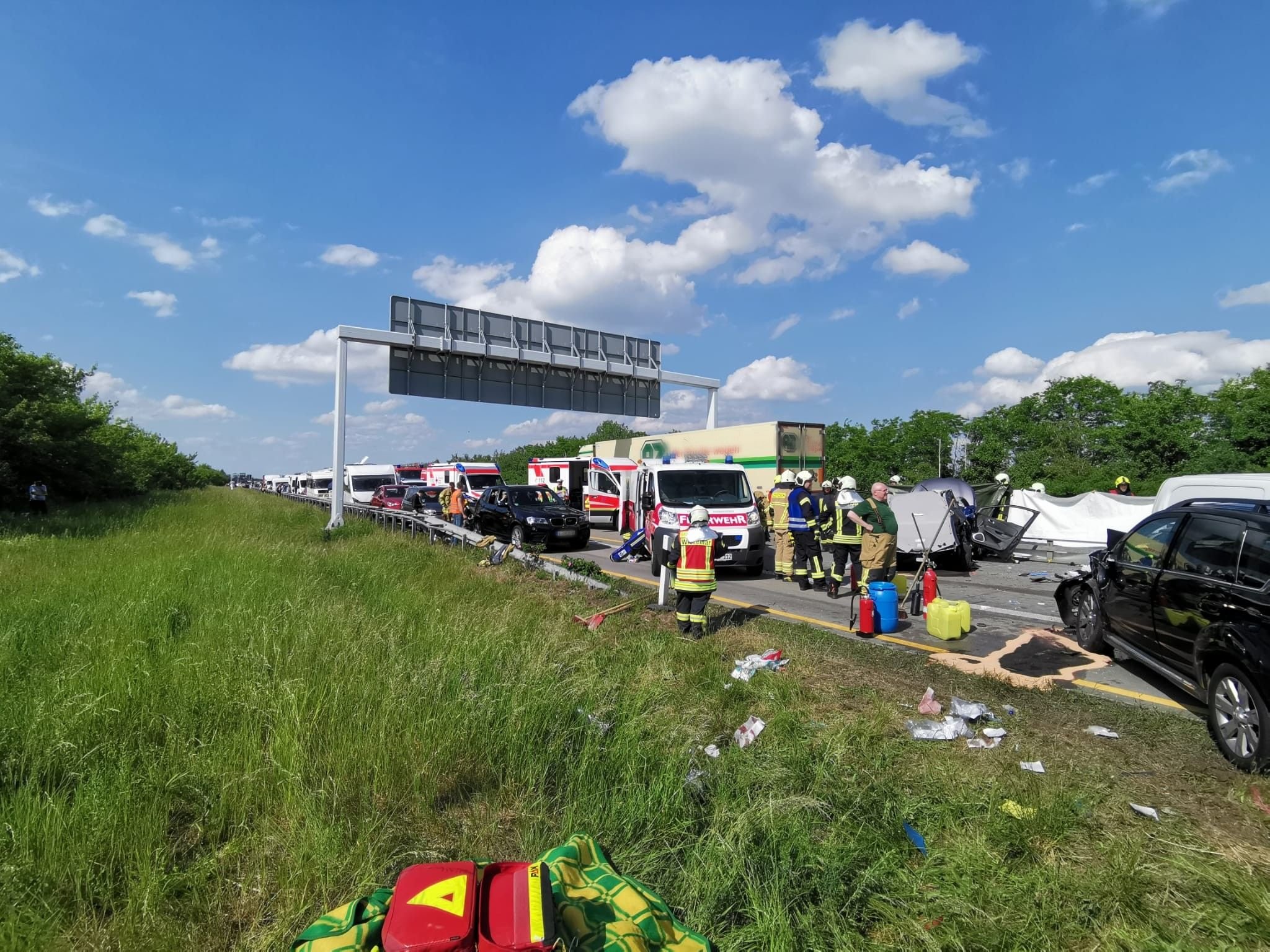 Schwerer Unfall Auf Der A9: Fünf Personen Teilweise Schwer Verletzt