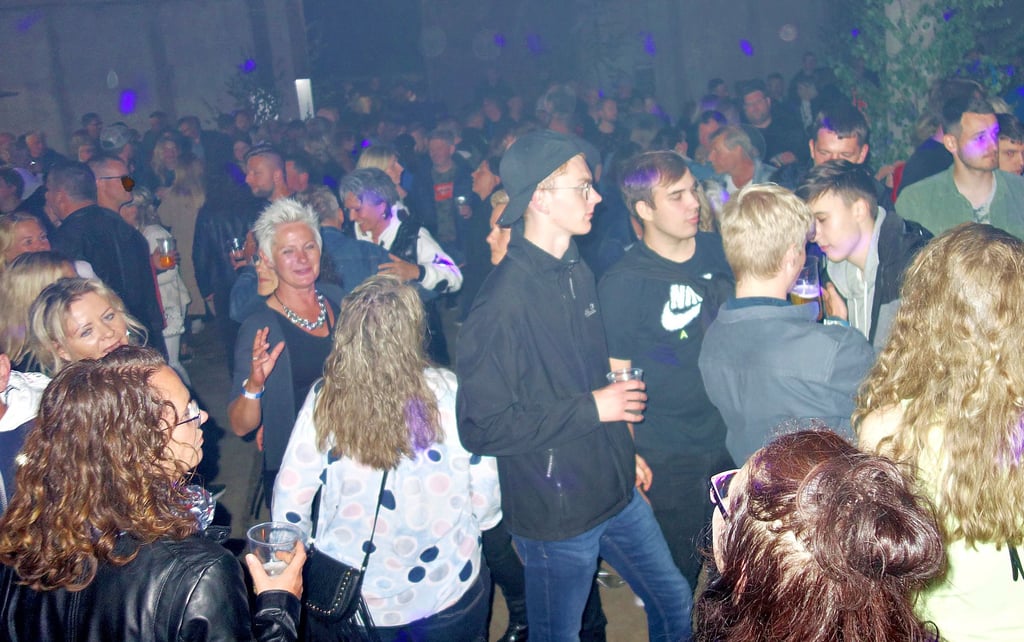 Vor der Tür und auf der Tanzfläche beste Stimmung – wann hatte es das zuletzt gegeben? Dazu noch Ballerstedt-Gefühl dank Rock, Heavy Metal, Independent, Neue Deutsche Welle.