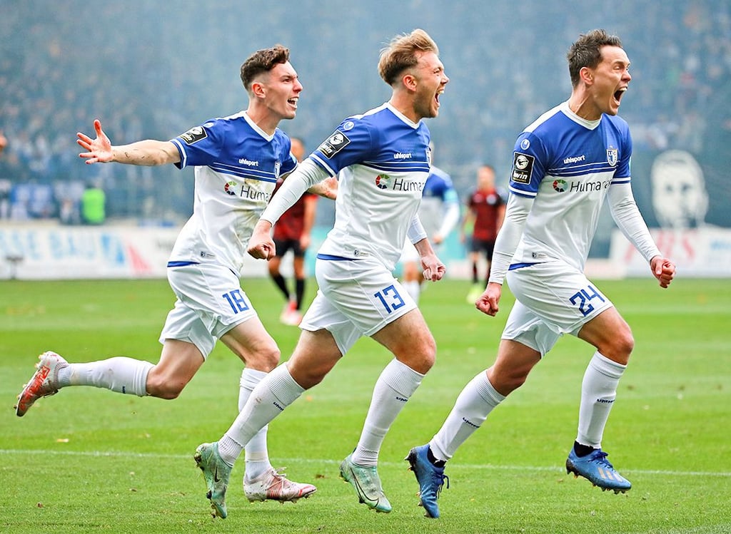 Einer, der vorangeht, einer, der mitreißt: Alexander Bittroff (r.) geht mit dem FCM in die 2. Bundesliga.