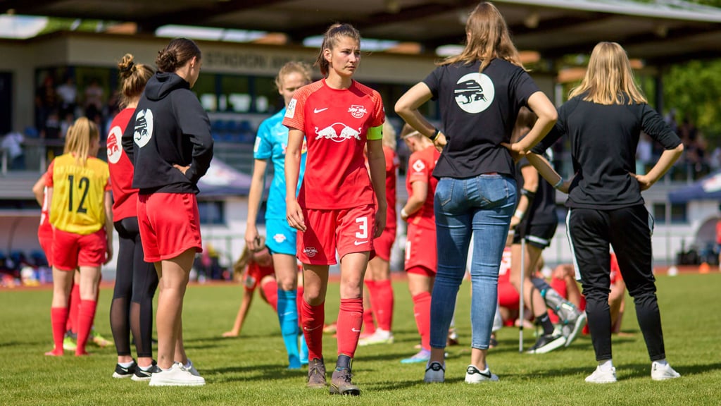 Die Frauen von RB Leipzig waren nach dem 6:1 gegen Gütersloh enttäuscht, weil der Aufstieg verpasst wurde.